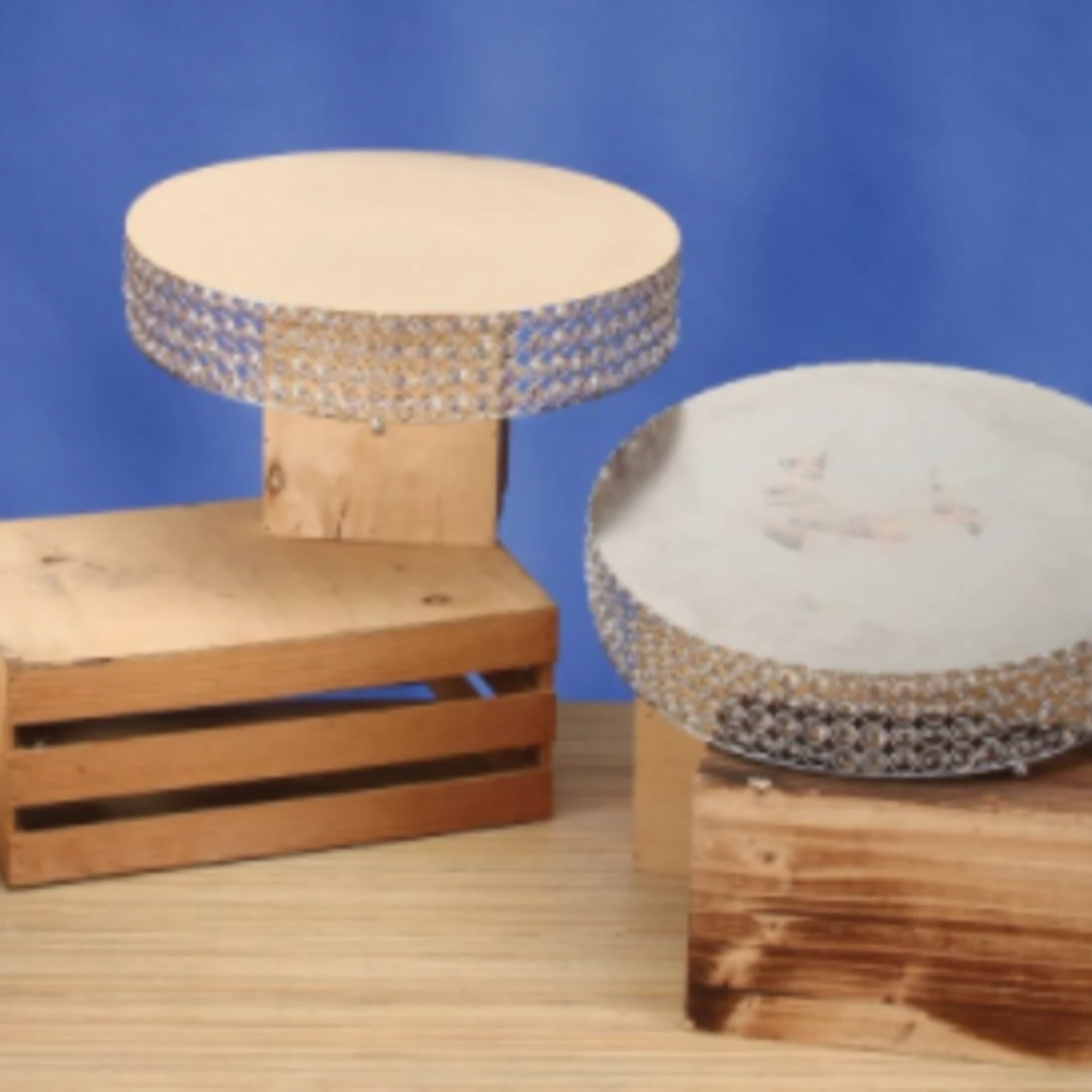 4’’H X 13.75D ROUND METAL CAKE STAND W CRYSTALS 3 4’’H X 13.75D ROUND METAL CAKE STAND W CRYSTALS